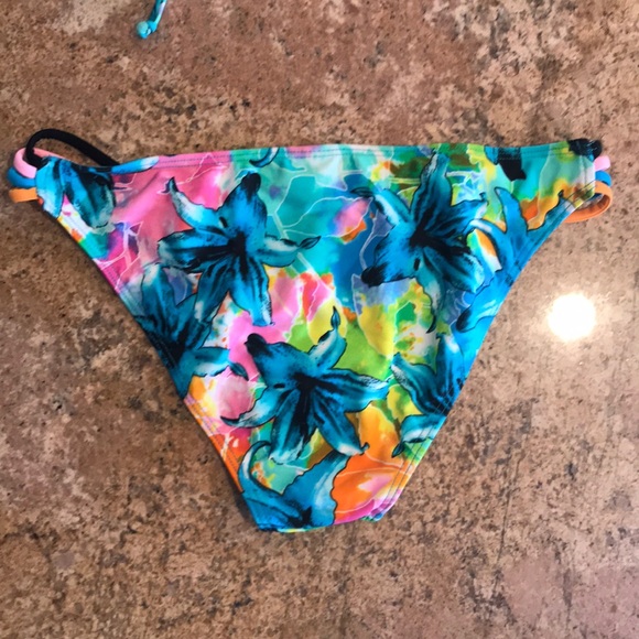 NWOT Syrup Swimsuit Bikini Black & Tropical Design - Picture 4 of 5